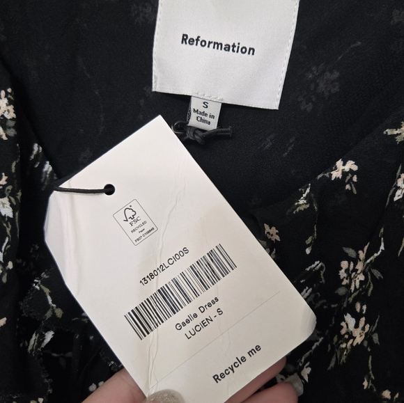 Reformation Gaelle Dress Lucien Black White Ruffle Flutter Sleeves Off Shoulder - Picture 4 of 16